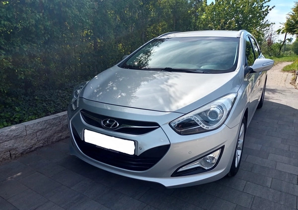 Hyundai i40 cena 28700 przebieg: 164000, rok produkcji 2012 z Poręba małe 191